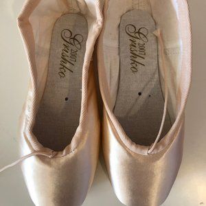 Original Grishko Pointe Shoes 2007 medium shank